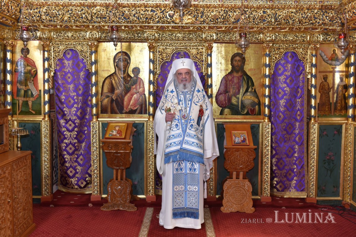 „Printr-o femeie, Maica Domnului, este începută izbăvirea omului căzut” 207548