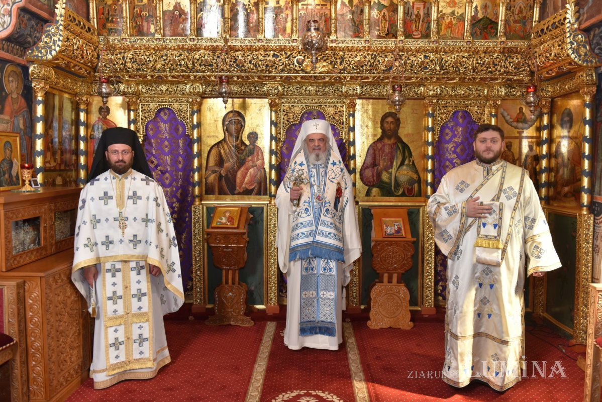 „Printr-o femeie, Maica Domnului, este începută izbăvirea omului căzut” 207549