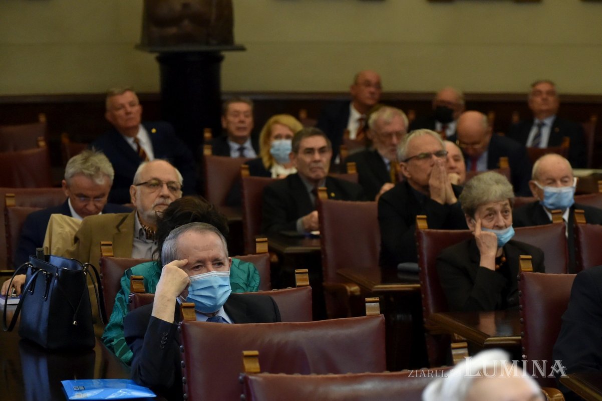 Un nou mandat pentru acad. Ioan-Aurel Pop la conducerea Academiei Române  208788