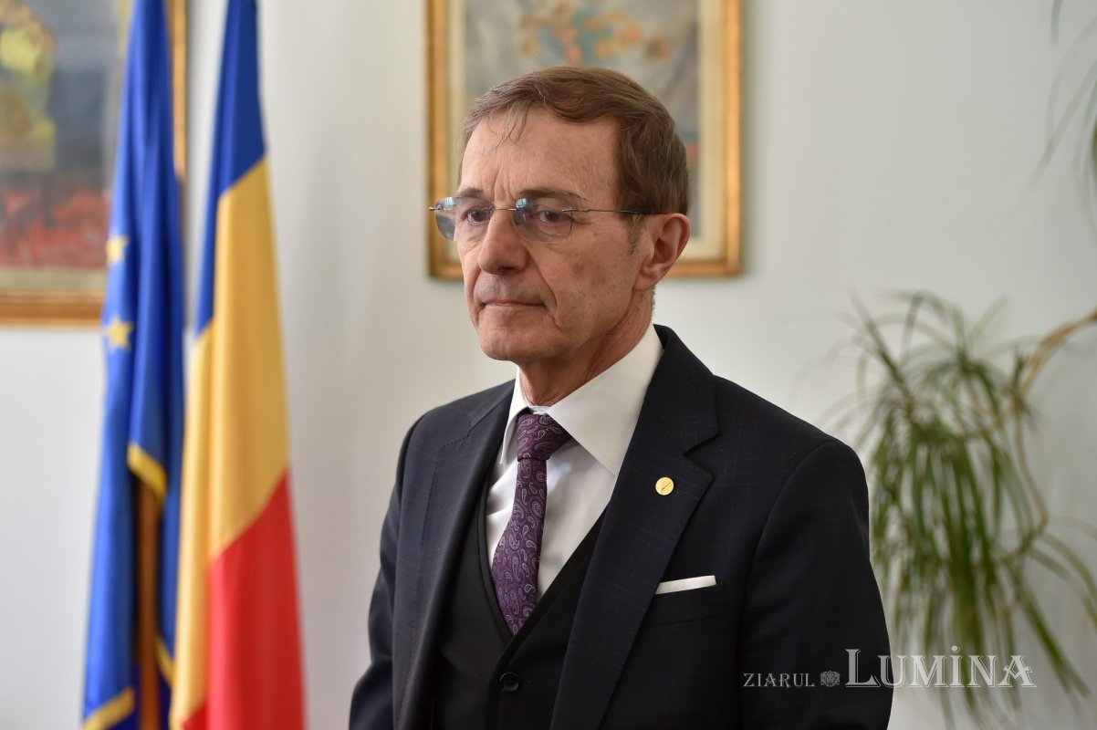 Un nou mandat pentru acad. Ioan-Aurel Pop la conducerea Academiei Române  208798
