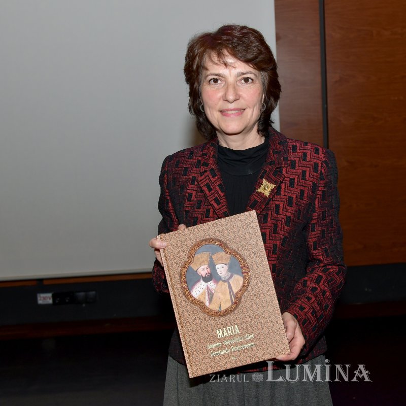 Album dedicat Doamnei Maria Brâncoveanu lansat la ARCUB 209017