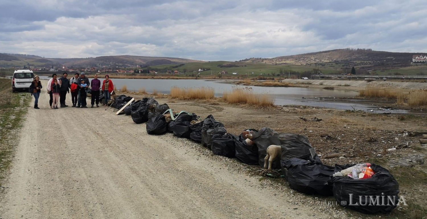 Parohiile Avrig 1 şi 2, implicate în activităţi de ecologizare 209340