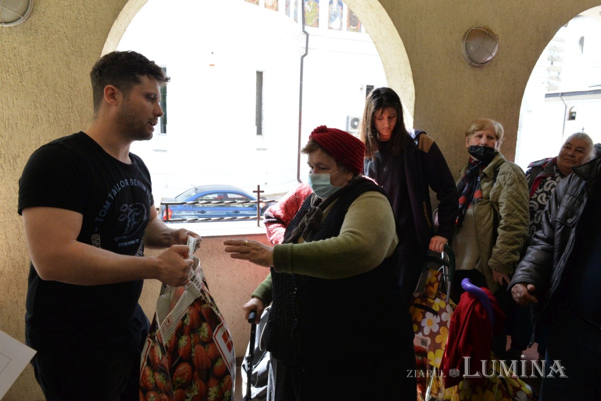 Produse oferite persoanelor vulnerabile la cantina „Sfânta Ana” din București 209766