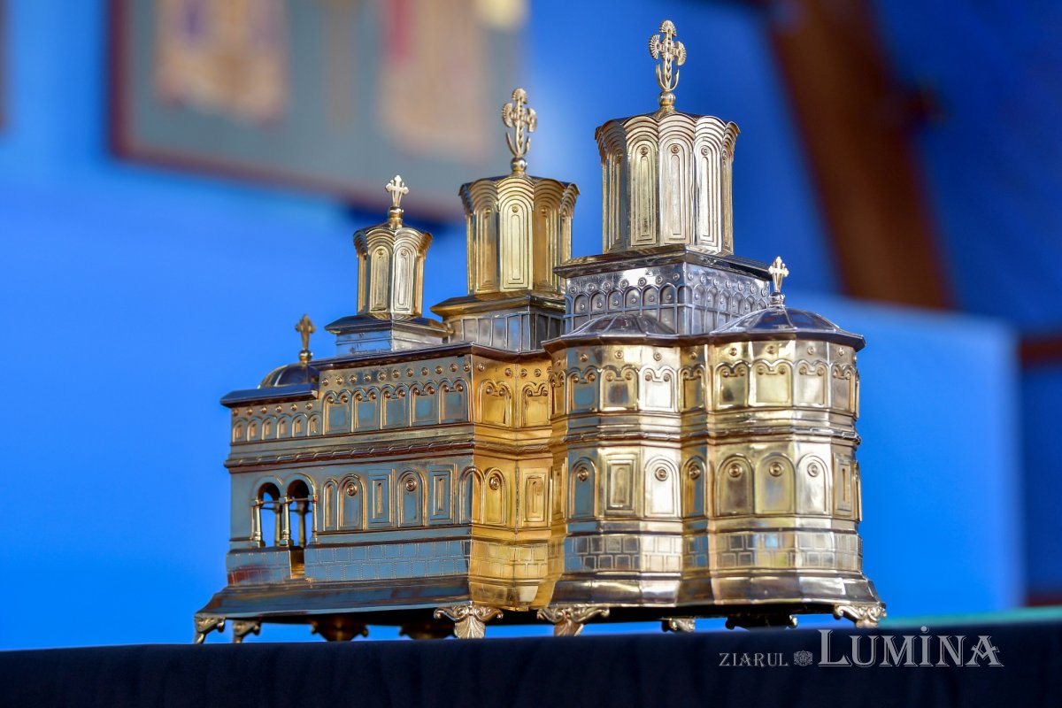 Slujba Sfintelor și Mântuitoarelor Pătimiri ale Domnului la Catedrala Patriarhală 210684