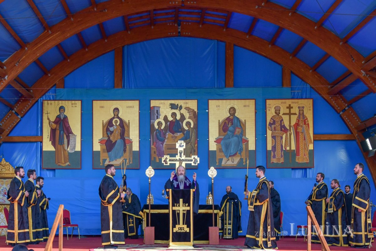 Slujba Sfintelor și Mântuitoarelor Pătimiri ale Domnului la Catedrala Patriarhală 210702