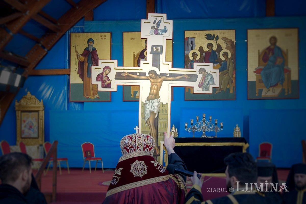 Slujba Sfintelor și Mântuitoarelor Pătimiri ale Domnului la Catedrala Patriarhală 210723