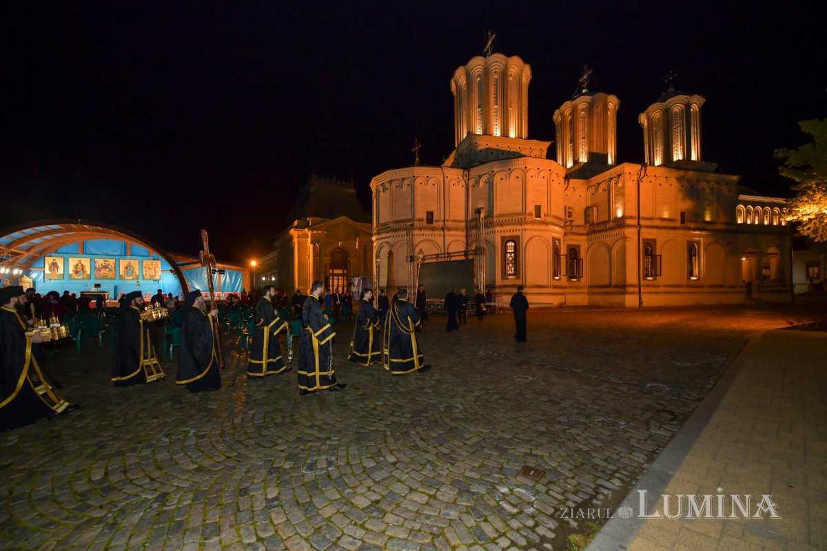 Slujba Sfintelor și Mântuitoarelor Pătimiri ale Domnului la Catedrala Patriarhală 210737