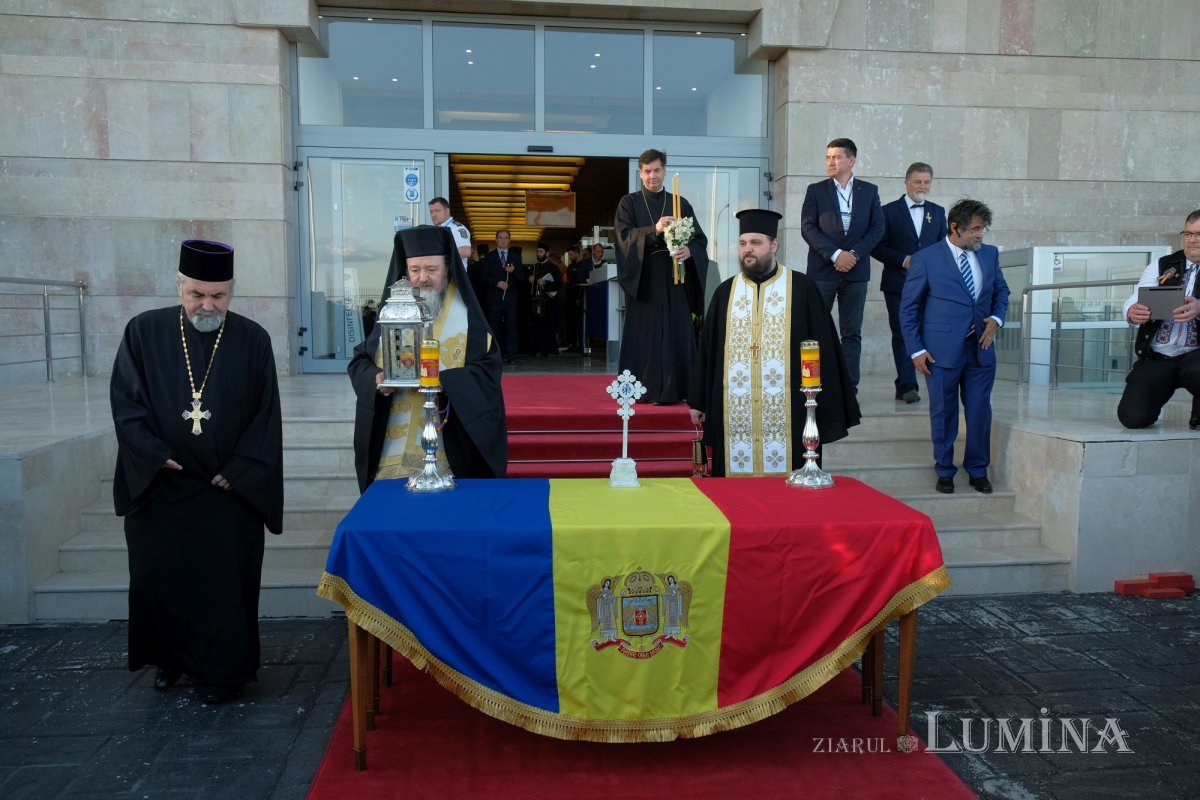 Sfânta Lumină a fost adusă și anul acesta în țara noastră  210856