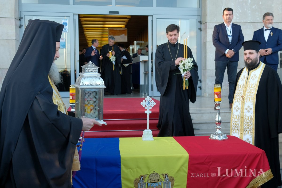 Sfânta Lumină a fost adusă și anul acesta în țara noastră  210857