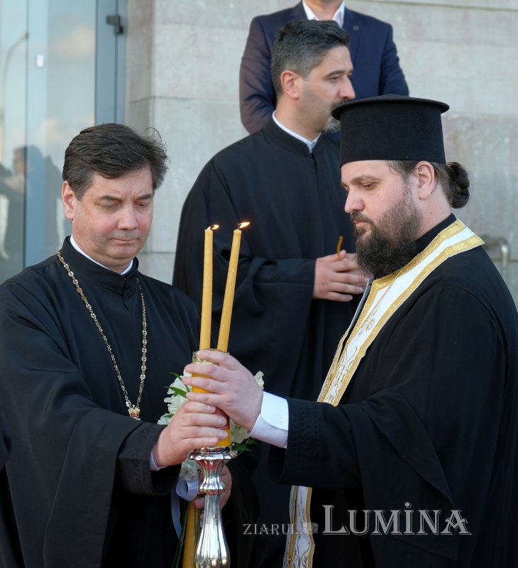 Sfânta Lumină a fost adusă și anul acesta în țara noastră  210858