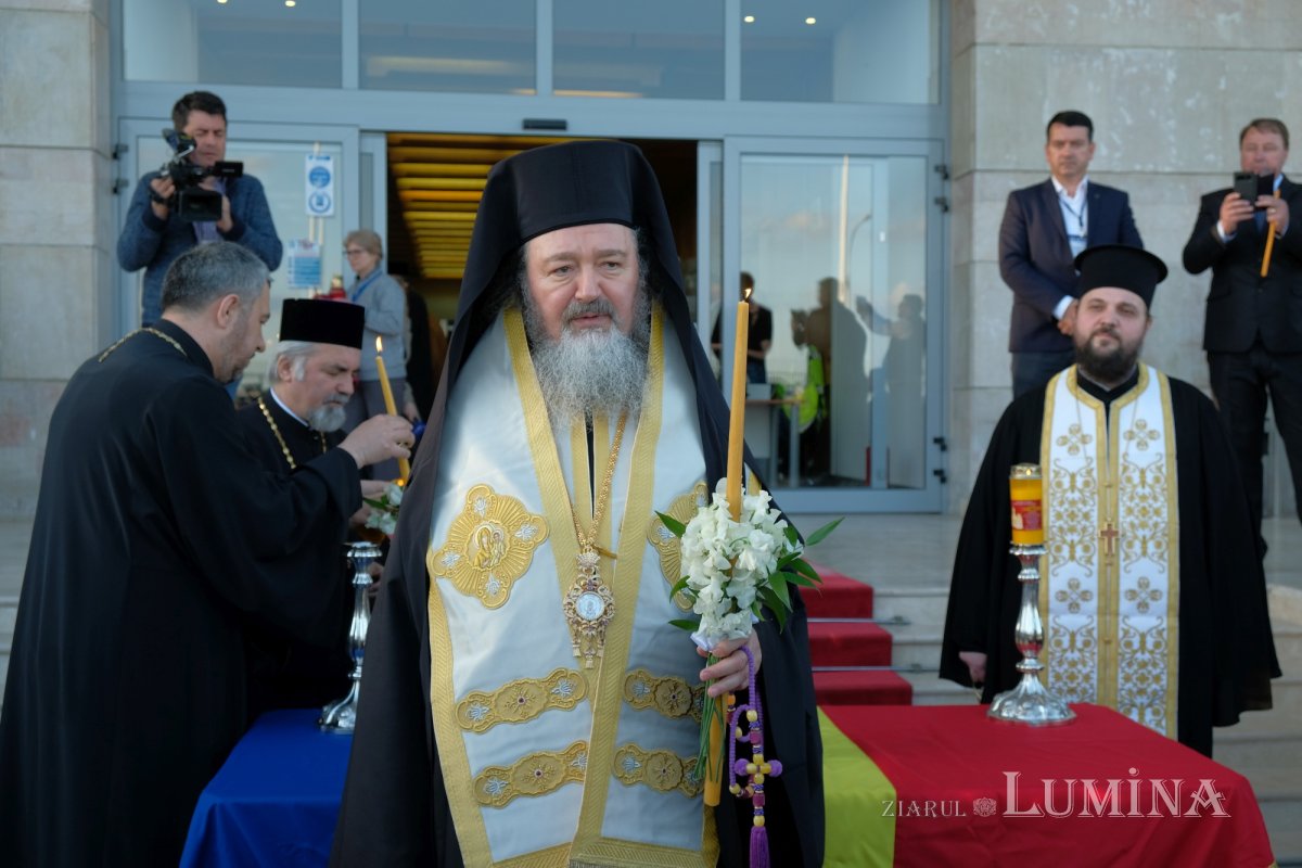 Sfânta Lumină a fost adusă și anul acesta în țara noastră  210859