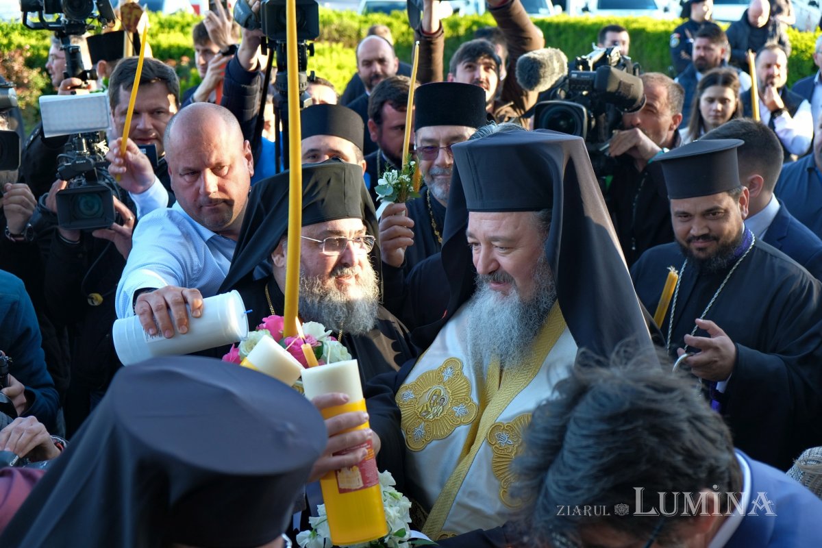 Sfânta Lumină a fost adusă și anul acesta în țara noastră  210863