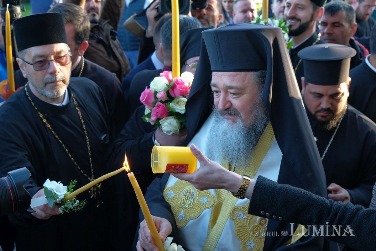 Sfânta Lumină a fost adusă și anul acesta în țara noastră  210864