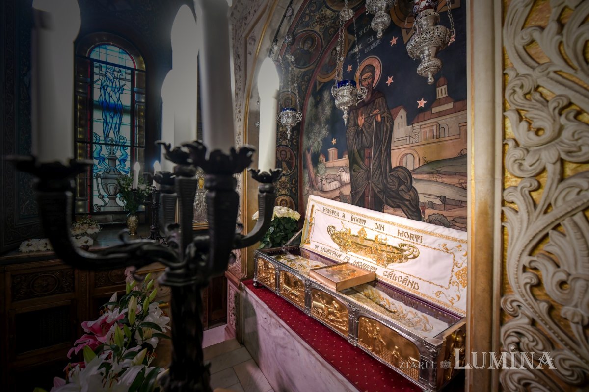 Sfânta Lumină a fost adusă și anul acesta în țara noastră  210892