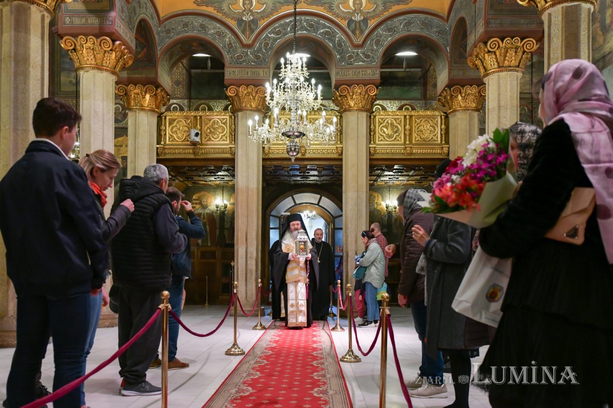 Sfânta Lumină a fost adusă și anul acesta în țara noastră  210900