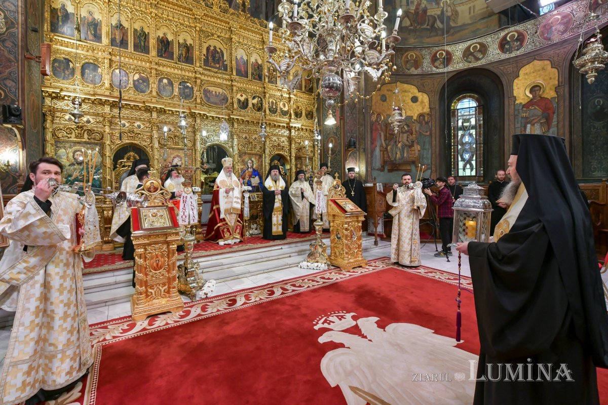 Sfânta Lumină a fost adusă și anul acesta în țara noastră  210901