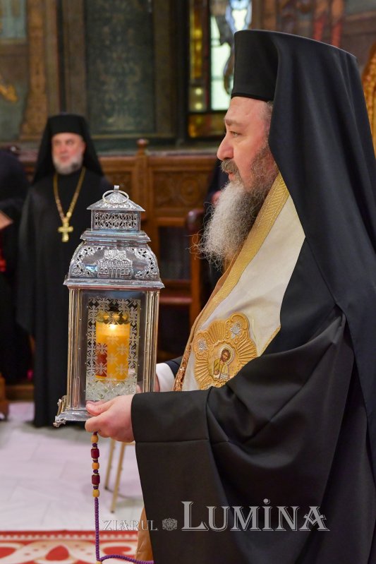 Sfânta Lumină a fost adusă și anul acesta în țara noastră  210903