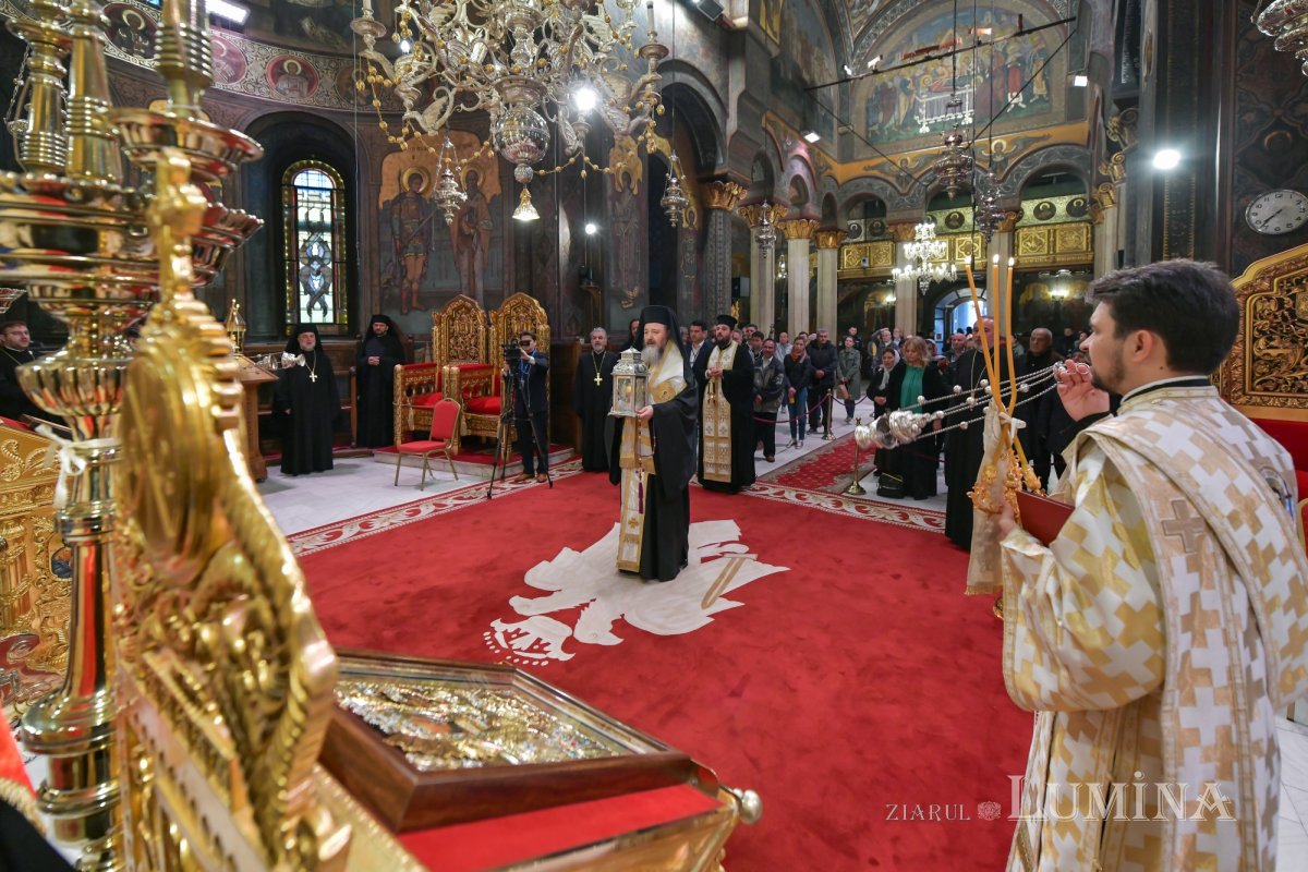 Sfânta Lumină a fost adusă și anul acesta în țara noastră  210904
