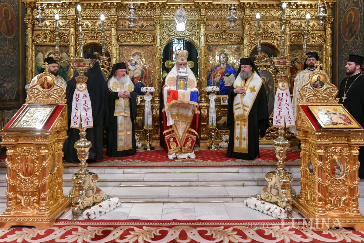 Sfânta Lumină a fost adusă și anul acesta în țara noastră  210906