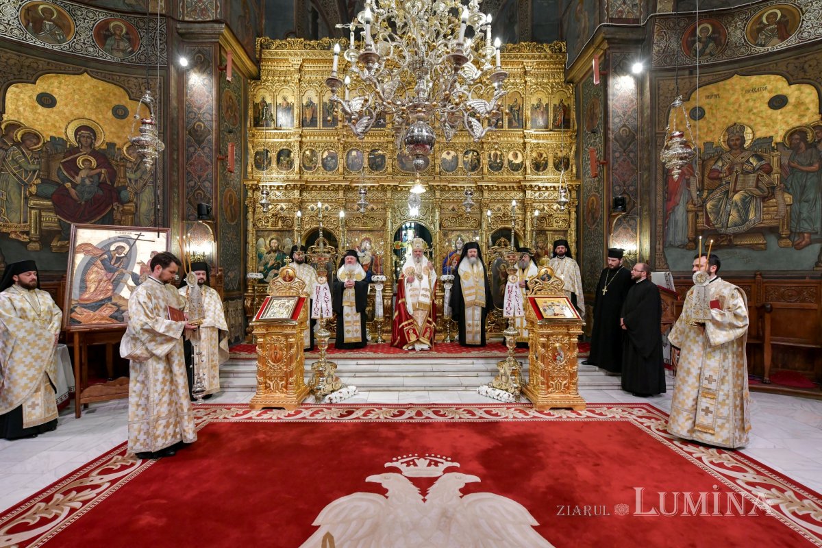 Sfânta Lumină a fost adusă și anul acesta în țara noastră  210907