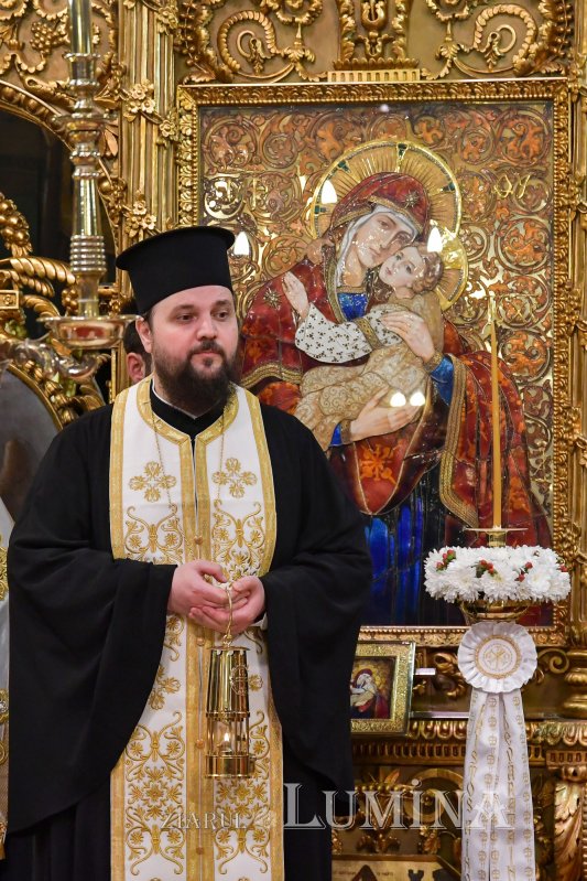 Sfânta Lumină a fost adusă și anul acesta în țara noastră  210908
