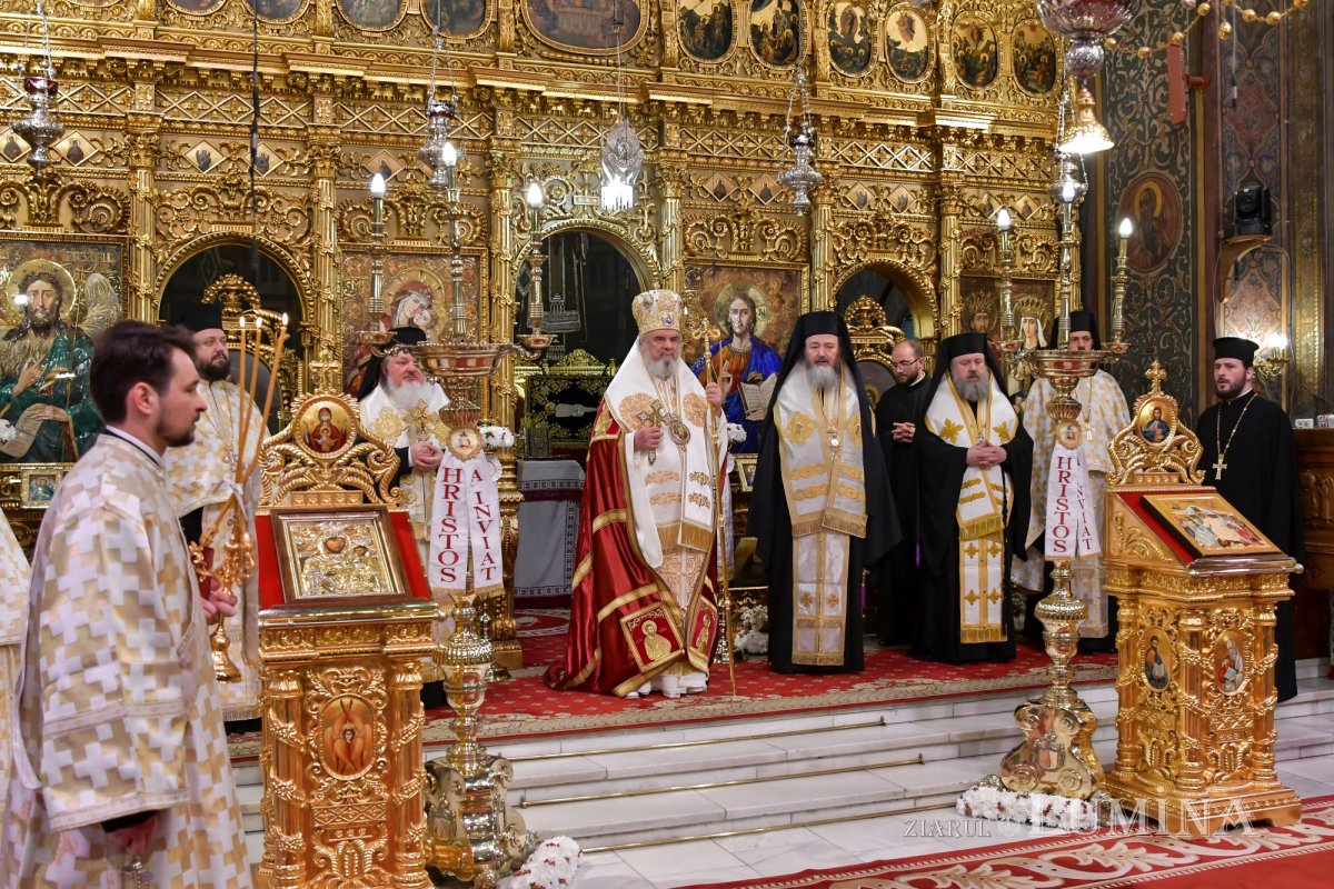 Sfânta Lumină a fost adusă și anul acesta în țara noastră  210909