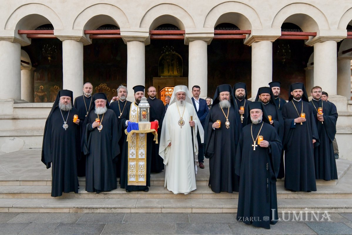 Sfânta Lumină a fost adusă și anul acesta în țara noastră  210910