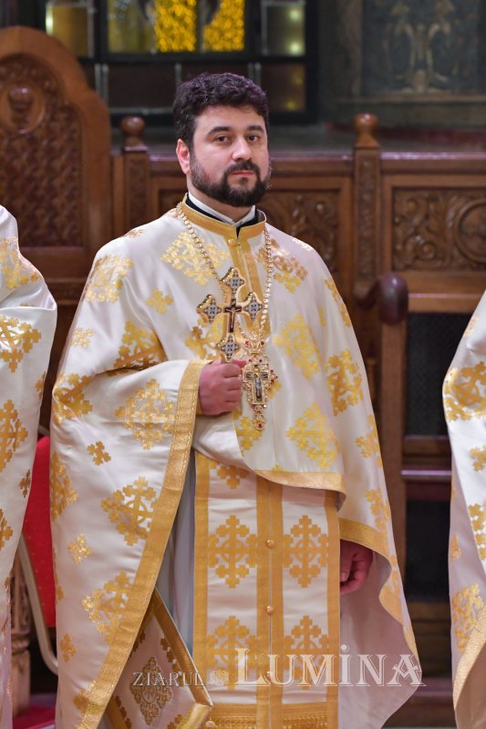 Duminica Sfintelor Paști la Catedrala Patriarhală 211002