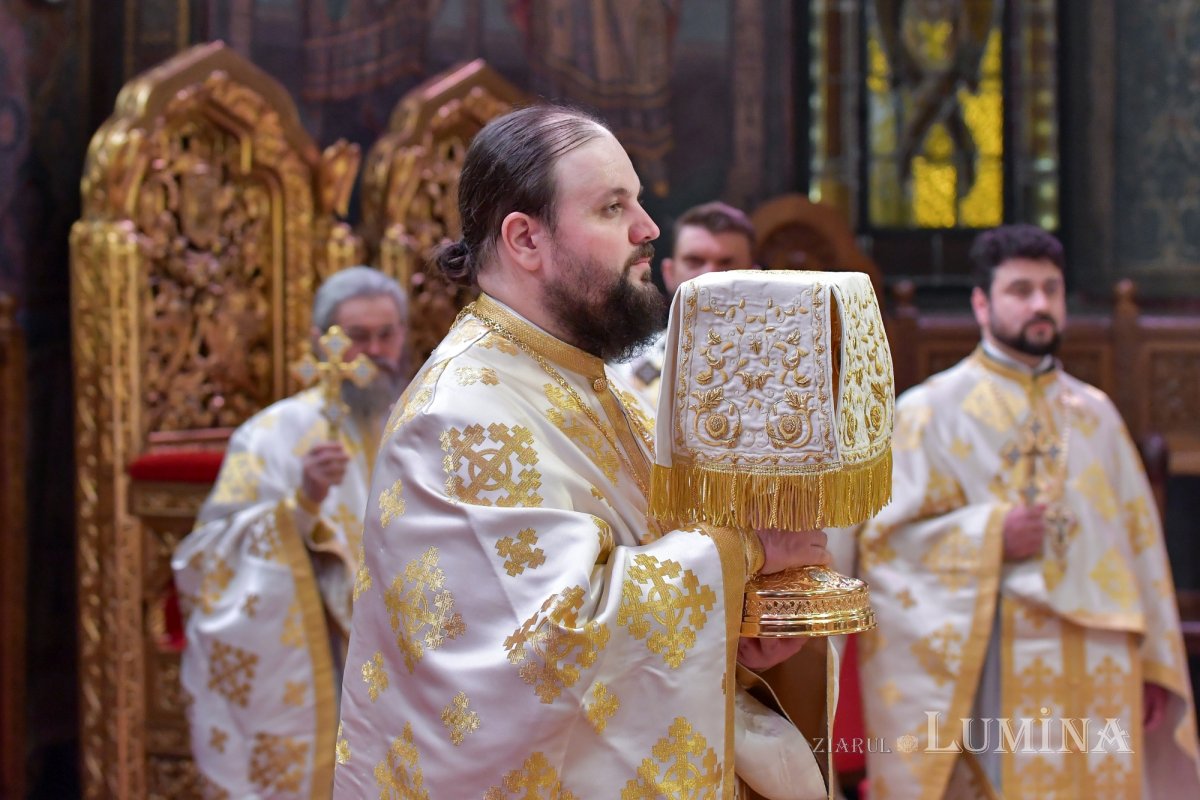 Duminica Sfintelor Paști la Catedrala Patriarhală 211004