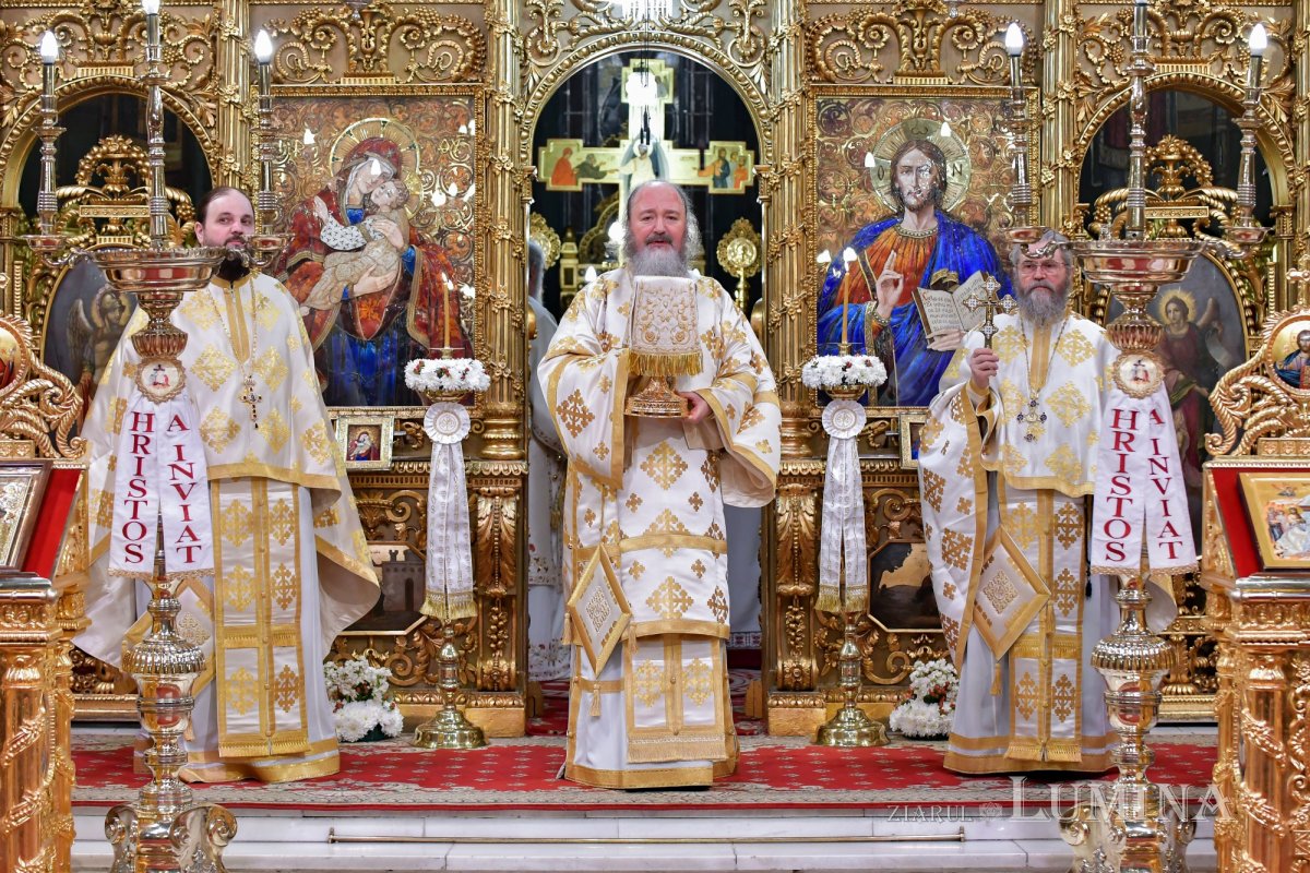 Duminica Sfintelor Paști la Catedrala Patriarhală 211005