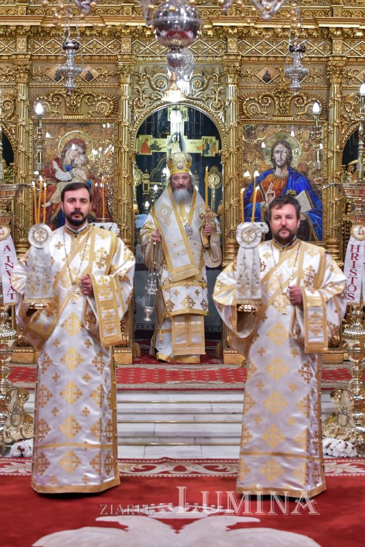 Duminica Sfintelor Paști la Catedrala Patriarhală 211010