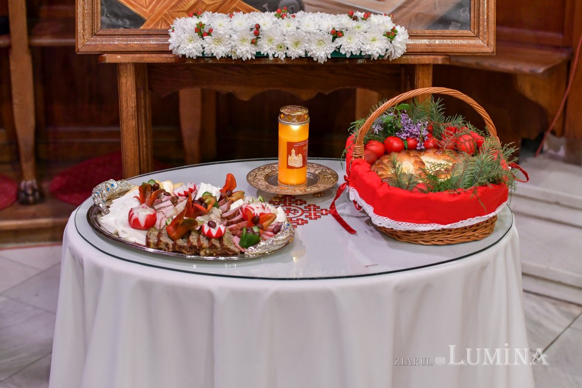 Duminica Sfintelor Paști la Catedrala Patriarhală 211017