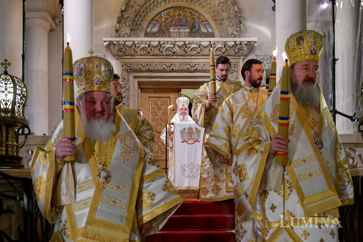 „Hristos a transformat moartea în Paște, în trecere spre viață veșnică” 210934