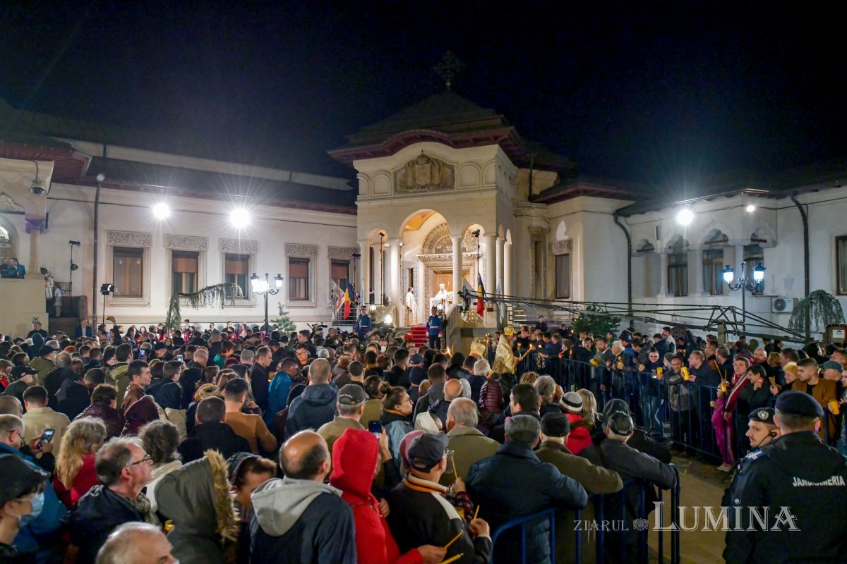 „Hristos a transformat moartea în Paște, în trecere spre viață veșnică” 210944