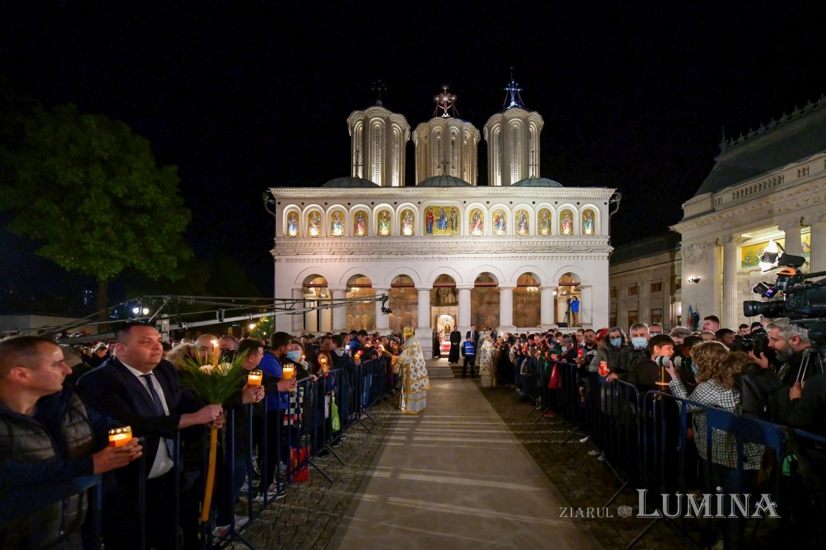 „Hristos a transformat moartea în Paște, în trecere spre viață veșnică” 210946