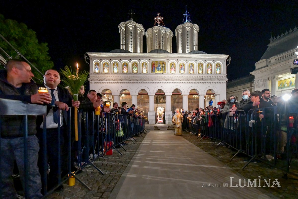 „Hristos a transformat moartea în Paște, în trecere spre viață veșnică” 210948