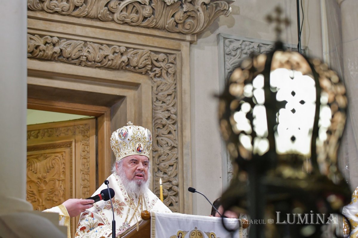 „Hristos a transformat moartea în Paște, în trecere spre viață veșnică” 210954