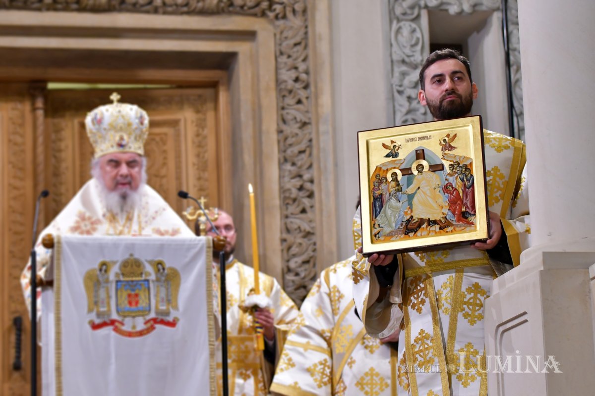 „Hristos a transformat moartea în Paște, în trecere spre viață veșnică” 210955