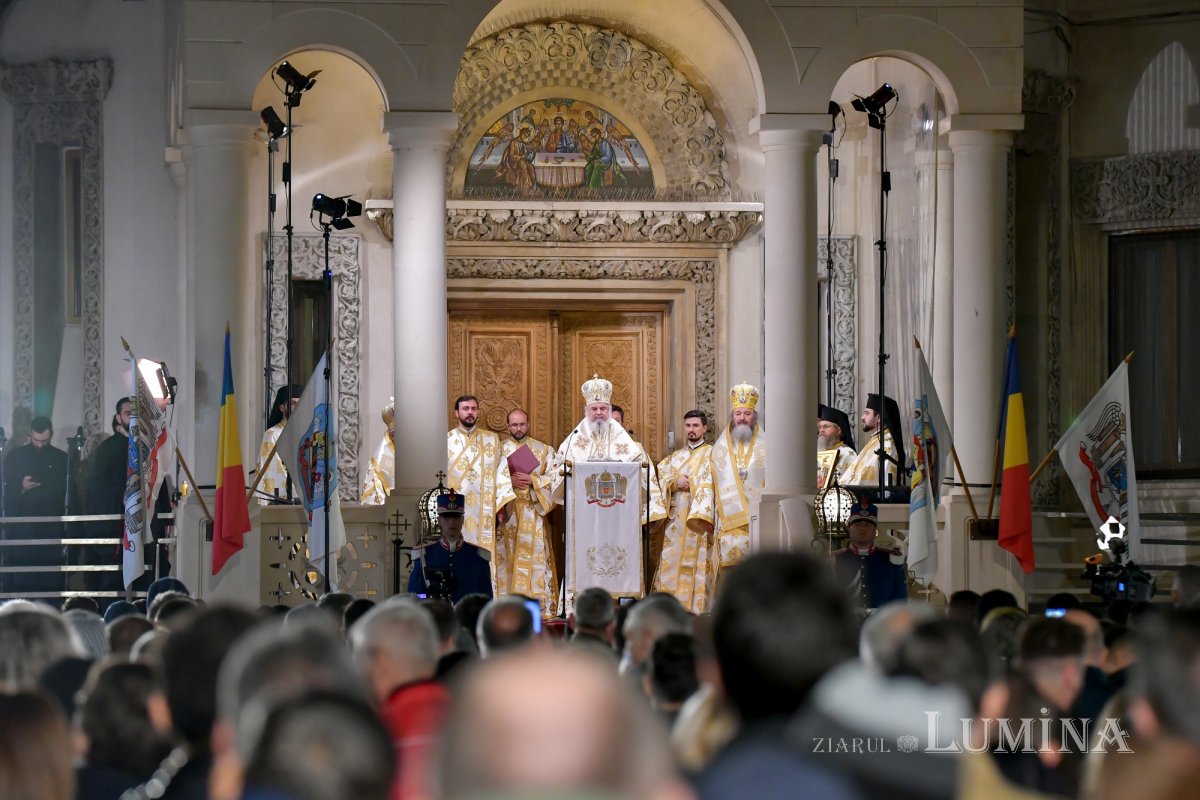 „Hristos a transformat moartea în Paște, în trecere spre viață veșnică” 210963