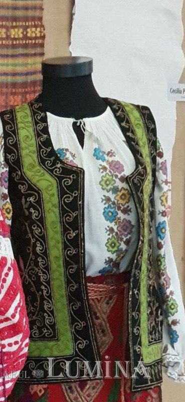 Cămașa pentru ieșitul la horă în a doua zi de Paști   211384