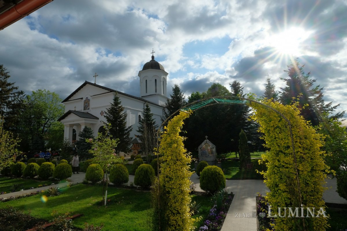 Pelerinaj la izvorul vindecător al mănăstirii prahovene Ghighiu 211753