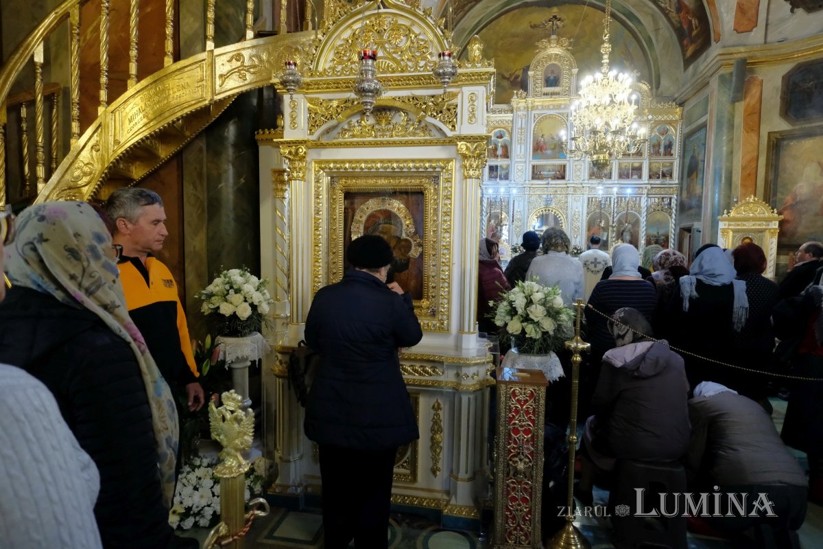 Pelerinaj la izvorul vindecător al mănăstirii prahovene Ghighiu 211754