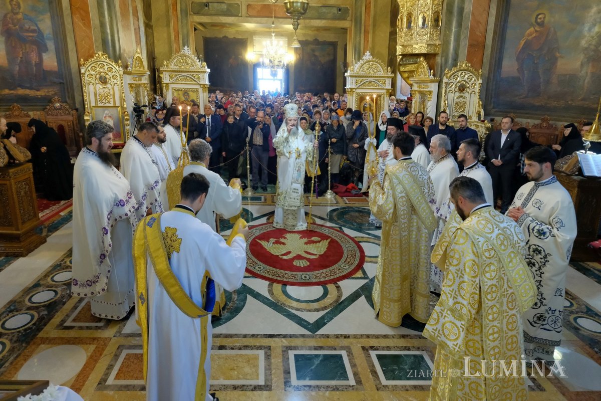 Pelerinaj la izvorul vindecător al mănăstirii prahovene Ghighiu 211777