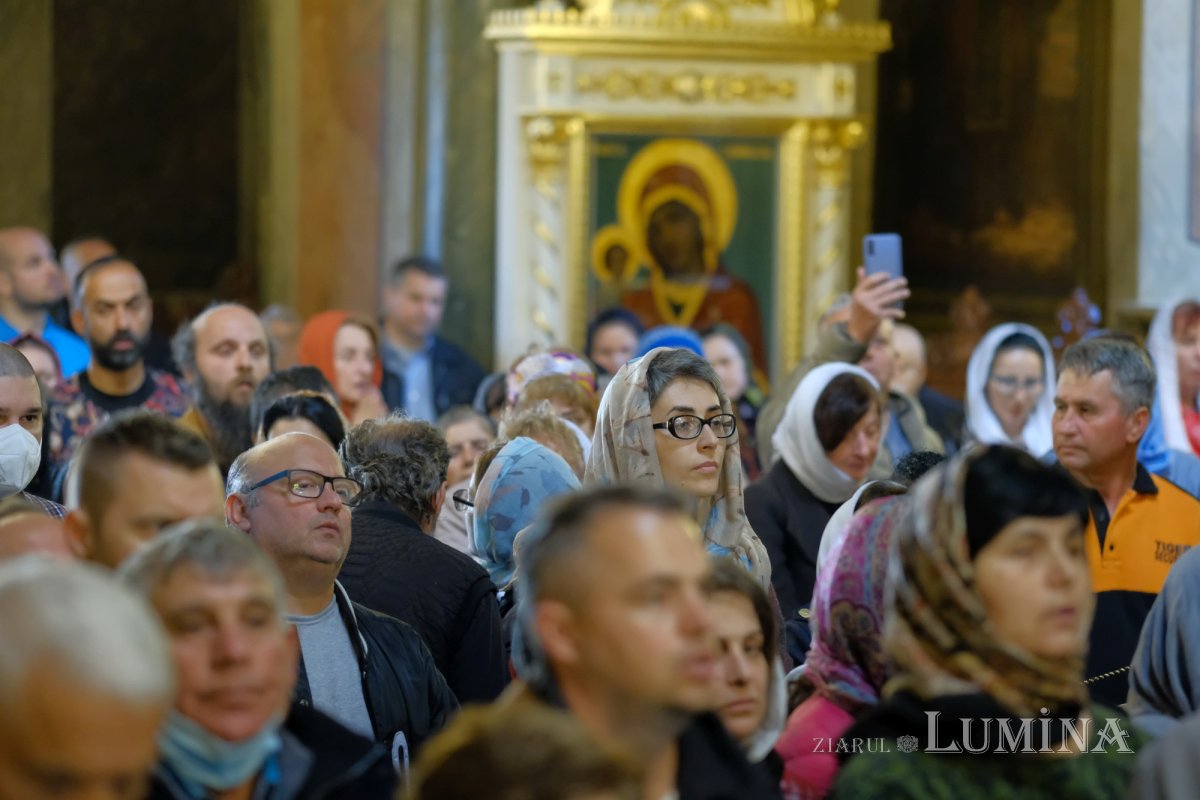 Pelerinaj la izvorul vindecător al mănăstirii prahovene Ghighiu 211781