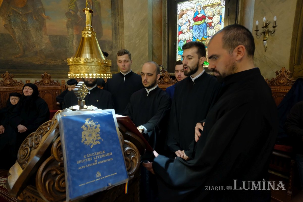 Pelerinaj la izvorul vindecător al mănăstirii prahovene Ghighiu 211786