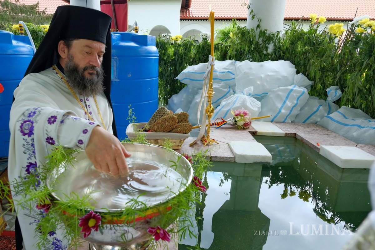 Pelerinaj la izvorul vindecător al mănăstirii prahovene Ghighiu 211804