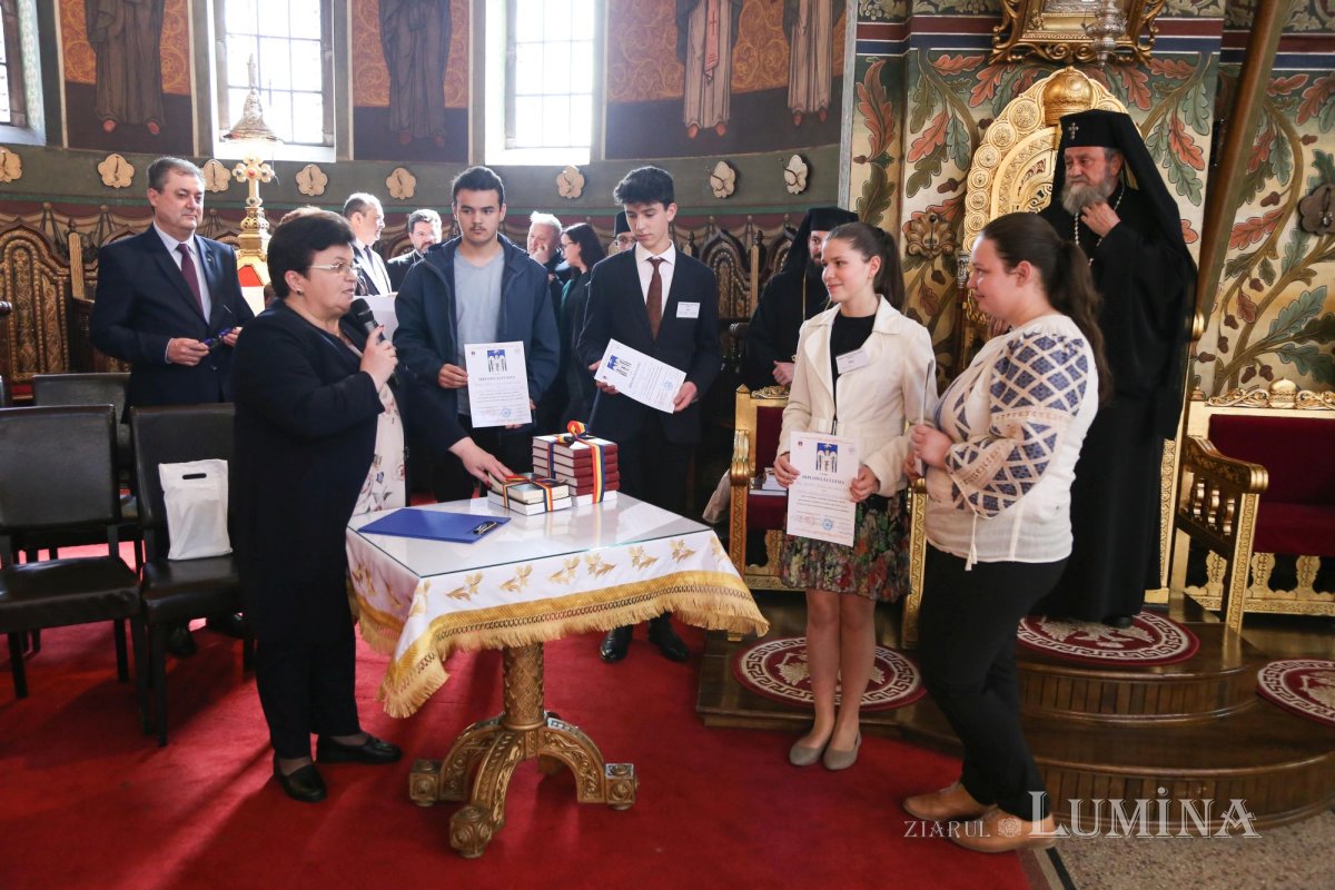 Premii pentru liceeni la Olimpiada naţională de religie de la Sibiu 212051