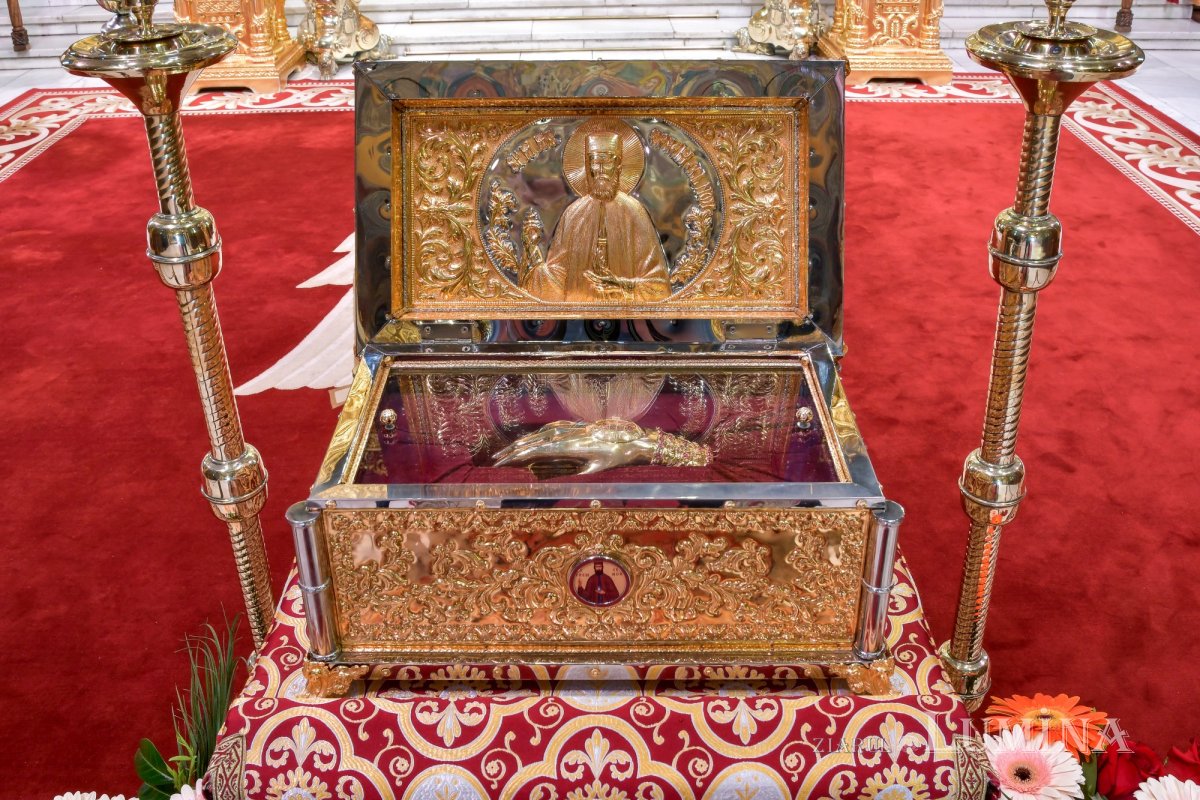 Cinstirea Sfântului Mucenic Efrem cel Nou în Capitală 212333