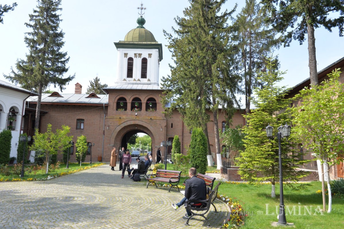 Artiști plastici din România și Republica Moldova la Mănăstirea Plumbuita 212517