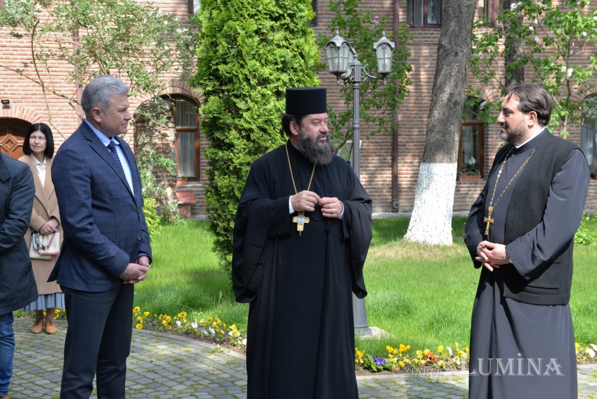 Artiști plastici din România și Republica Moldova la Mănăstirea Plumbuita 212527